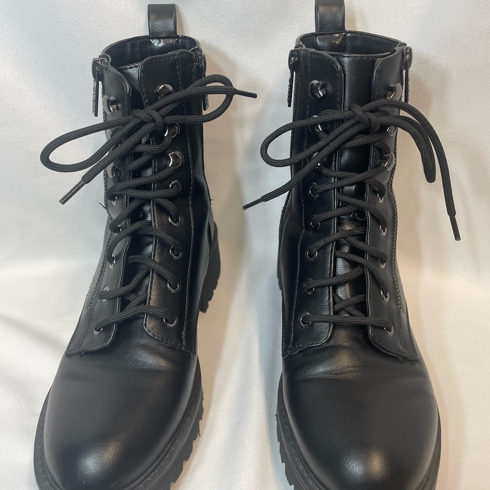 Guess Black Lace-Up Combat Ankle Boots Size 8.5